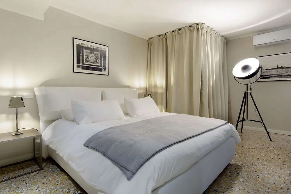 Joseph Apartments Венеция Италия